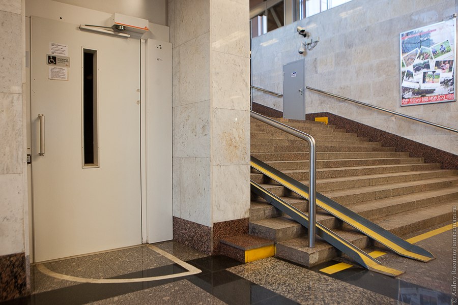 Метро Парнас станция лифты платформа