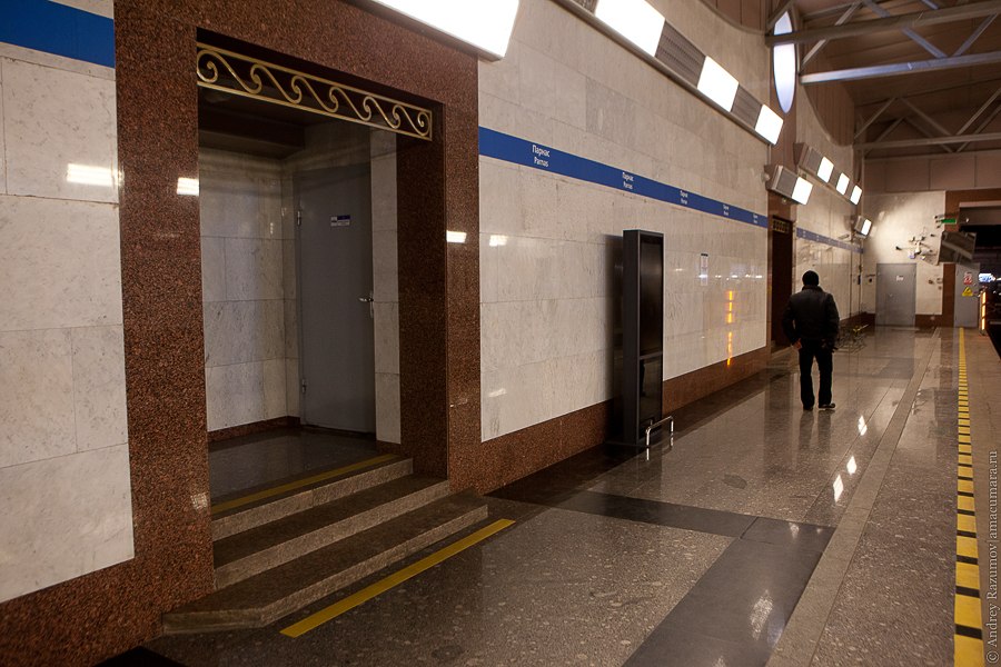 Метро Парнас станция лифты платформа